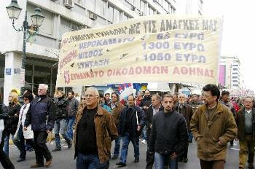 Από τη συμμετοχή των οικοδόμων στην απεργιακή συγκέντρωση του ΠΑΜΕ στις 29 του Μάρτη