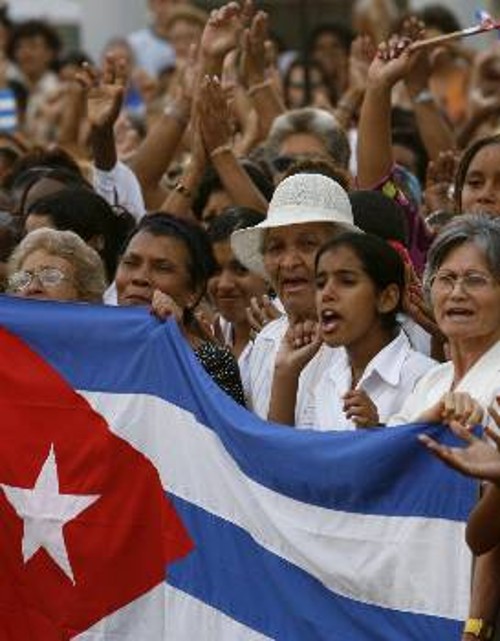 Σύσσωμος ο κουβανικός λαός στηρίζει την Επανάσταση, ενάντια στην ιμπεριαλιστική επιθετικότητα