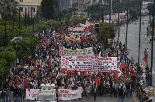 Η πορεία φτάνει στην αμερικάνικη πρεσβεία