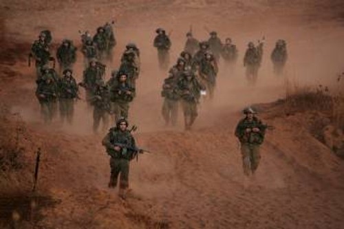 Ξημέρωμα 15ης Αυγούστου 2006. Μετά από 34 ημέρες ισοπεδωτικών επιχειρήσεων, οι πρώτες ομάδες Ισραηλινών στρατιωτών περνούν την ισραηλινο-λιβανική μεθόριο επιστρέφοντας στην πατρίδα