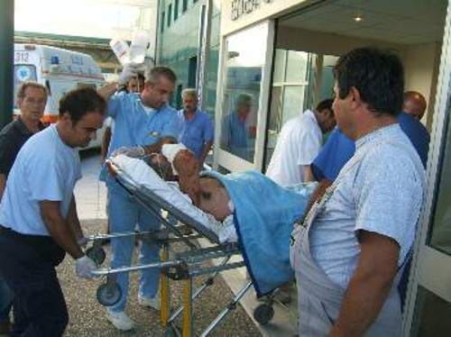 Τραυματίες μεταφέρονται στο νοσοκομείο