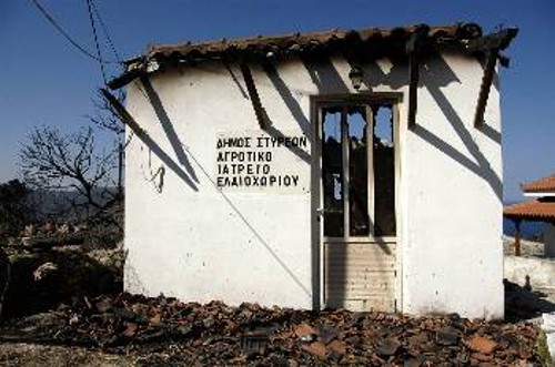 Αποκαΐδια και το αγροτικό ιατρείο στα Νέα Στύρα