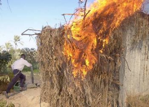 Ισραηλινός που τον συλλαμβάνει ο φακός την ώρα που βάζει φωτιά σε οίκημα παλαιστινιακής οικογένειας