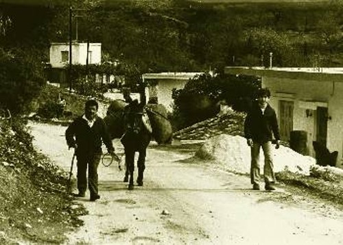 Φωτογραφία από την ευρύτερη περιοχή της Κορίνθου, τριάντα χρόνια πριν...