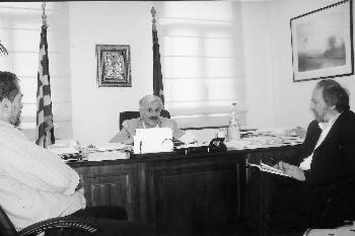 Ο Γιώργος Μαρίνος (δεξιά) και ο Θανάσης Παππάς (αριστερά) με τον δήμαρχο Αυλίδας