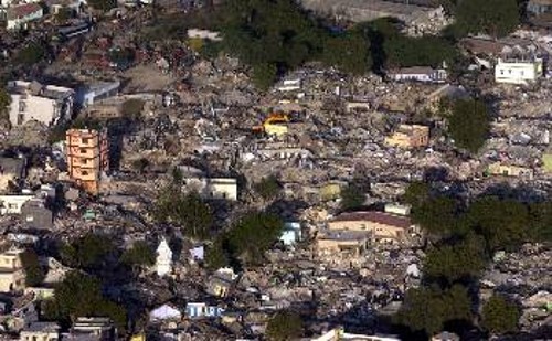 Η πόλη Αντζάρ είναι μία από τις δύο που «έσβησαν από το χάρτη», όπως το θέτει ο Ινδός υπουργός Αμυνας.