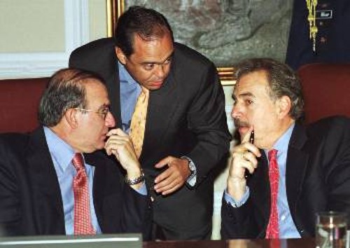 Ο Α.Παστράνα με τους υπουργούς του υπεύθυνους για τις ειρηνευτικές συνομιλίες