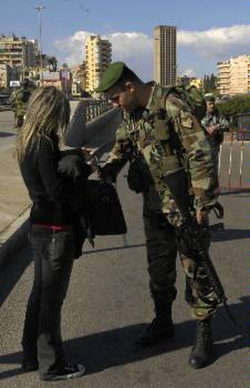 Ο στρατός έχει βγει στο δρόμο μέχρι την εκλογή νέου Προέδρου