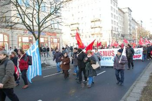 Από τη μαχητική αντιιμπεριαλιστική διαδήλωση την περασμένη Κυριακή στο Βερολίνο