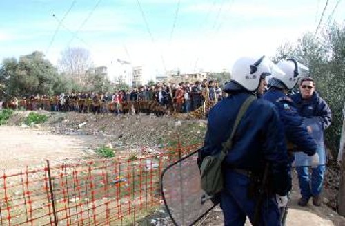 Επιχείρηση διάλυσης του προσφυγικού καταυλισμού στην Πάτρα