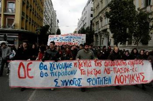 Αν θέλουμε να μιλάμε για Ταμεία ισχυρά, πριν απ' όλα πρέπει να εξασφαλιστεί δουλειά σε όλους. Από τα 18 και πάνω αυτός που θέλει να δουλέψει πρέπει να έχει βρει δουλειά