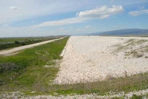 Περιοχές γύρω από τη λίμνη Κάρλα