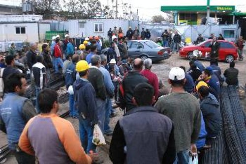 Από τη χτεσινή συγκέντρωση στο εργοτάξιο