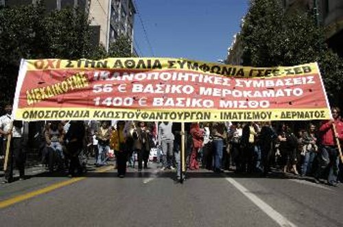 Η «συμμετοχική δημοκρατία» επιδιώκει να τσακίσει στις λαϊκές συνειδήσεις την αναγκαιότητα και το σκοπό της ταξικής πάλης, στοχεύοντας να φράξει το δρόμο της φιλολαϊκής προοπτικής, με το να βάλει τους ίδιους τους εργαζόμενους να διαχειρίζονται την αντιλαϊκή πολιτική, ως τη μοναδική γι' αυτούς διέξοδο