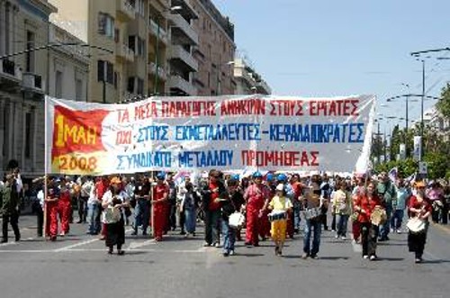 Σε δεκάδες τόπους δουλειάς και εργατογειτονιές μεταφέρουν το μήνυμα της Πρωτομαγιάς οι ταξικές δυνάμεις