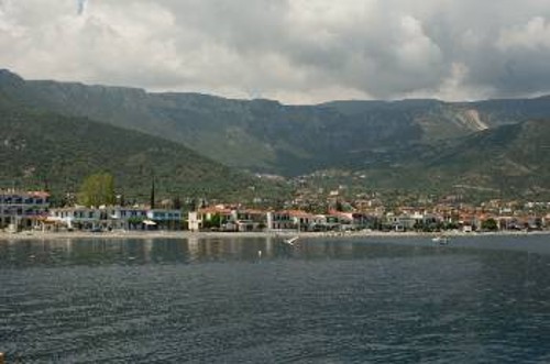 Η παραλία Τυρού, όπως φαίνεται μέσα από τα πεντακάθαρα νερά της