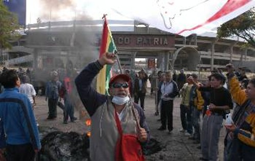 Συνθήκες χάους επιχειρεί να δημιουργήσει η ολιγαρχία