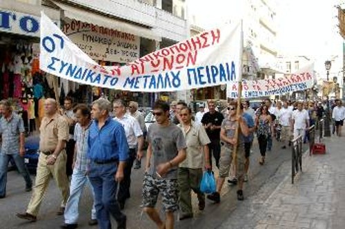 Από την πορεία στους δρόμους του Πειραιά