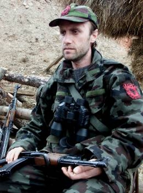 Ο Χότζα φέρεται ως ένας από τους οπλαρχηγούς του λεγόμενου «Απελευθερωτικού στρατού»