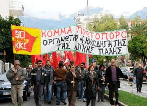 Σκηνές από την πορεία που ξεκίνησε από ένα τόπο - κολαστήριο, τις τότε φυλακές της Σπάρτης και τερμάτισε στο κλειστό γυμναστήριο της πόλης