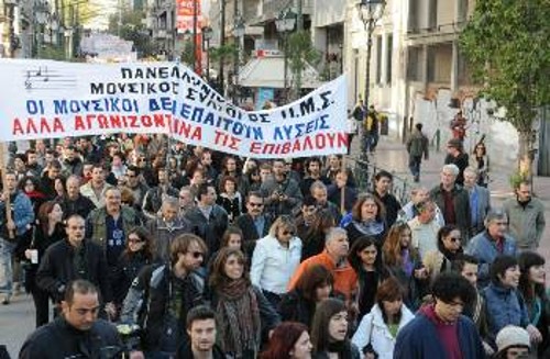 «Οι μουσικοί δεν επαιτούν λύσεις, αλλά αγωνίζονται να τις επιβάλουν» (από κινητοποίηση του ΠΜΣ)