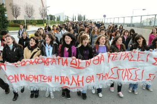 Χθες, πηγαίνοντας στο υπουργείο Παιδείας