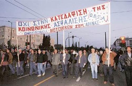 Συγκεντρώσεις την περασμένη Πέμπτη 19.4.2001 διοργάνωσαν εργατικά σωματεία και το ΠΑΜΕ σε Αθήνα, Πειραιά, σε συνοικίες και στη Θεσσαλονίκη και άλλες πόλεις