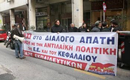 Με έναν νέο γύρο διευρυμένου «κοινωνικού διαλόγου», η κυβέρνηση επιδιώκει να αποσπάσει τη λαϊκή ανοχή στα αντιδραστικά της σχέδια