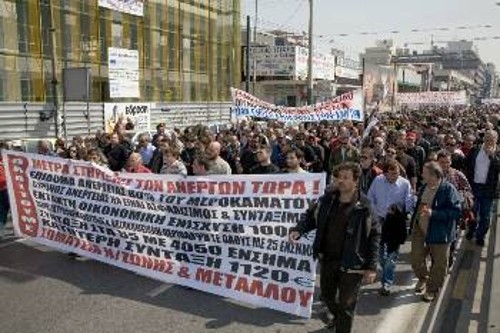 Από τη συγκέντρωση στον Πειραιά