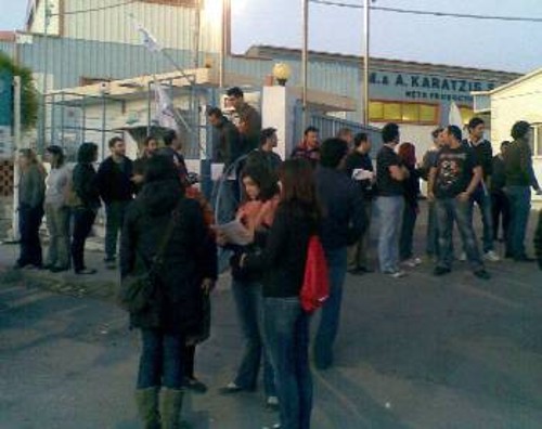 Από την περιφρούρηση της πρωτομαγιάτικης απεργίας έξω από το εργοστάσιο του «Καράτζη» στο Ηράκλειο