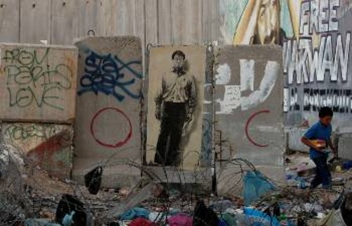 Το τείχος της ντροπής στη Ραμάλα, στοιχείο της ισραηλινής κατοχής