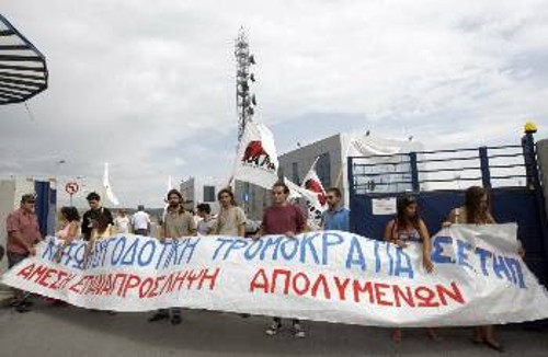 Η μάχη δίνεται πανελλαδικά. Η φωτ. έξω από τα γραφεία της πολυεθνικής, στη Θεσσαλονίκη