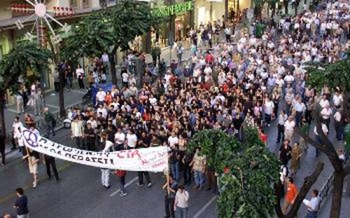 Από τη χτεσινή μαχητική πορεία στους δρόμους της Θεσσαλονίκης ενάντια στον «τρομονόμο»