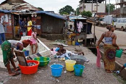 Χαρακτηριστικές εικόνες φτώχειας από την καθημερινότητα σε μία από τις φτωχότερες χώρες του πλανήτη με σημαντικό ορυκτό πλούτο