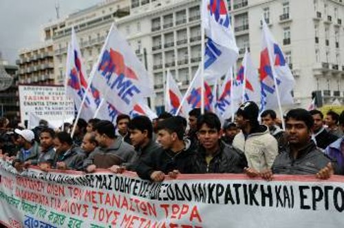 Η κοινή πάλη Ελλήνων και μεταναστών εργατών είναι ο μόνος δρόμος για να αποκτήσουν όλα όσα τους ανήκουν
