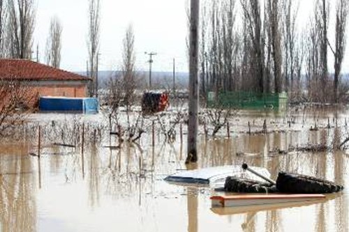 Μια λίμνη έγιναν όλα...