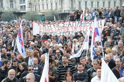 Οπως στις 24 του Φλεβάρη, έτσι και τις επόμενες μέρες, οι δρόμοι και οι πλατείες πρέπει να βουλιάξουν από εργατόκοσμο, ενάντια στο κλίμα συναίνεσης που προσπαθούν να στήσουν το κεφάλαιο, τα πολιτικά και συνδικαλιστικά δεκανίκια του