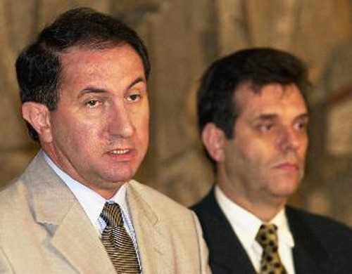 Ο νέος εντολοδόχος πρωθυπουργός της Γιουγκοσλαβίας Ντρ. Πέσιτς με τον Β. Κοστούνιτσα