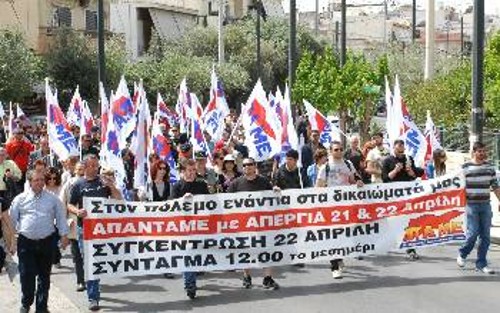 Κάθε καθυστέρηση στην οργάνωση της πάλης σημαίνει κερδισμένο έδαφος για την πλουτοκρατία και τα κόμματά της. Η συμμετοχή στην απεργία με το ΠΑΜΕ είναι καθήκον για κάθε άνθρωπο του μόχθου