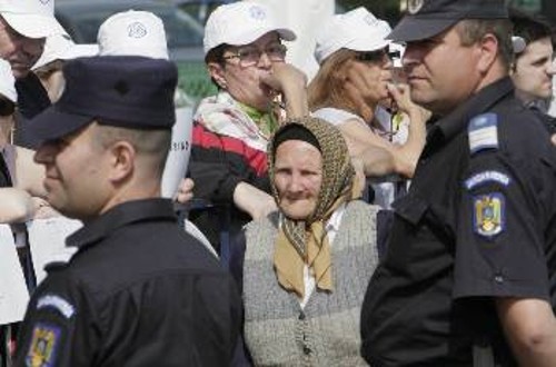 Από τις χθεσινές διαδηλώσεις δημοσίων υπαλλήλων και συνταξιούχων