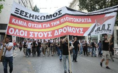 Η συντονισμένη πάλη ΜΑΣ και ΠΑΜΕ είναι ελπιδοφόρα για τη νέα γενιά των εργαζομένων (φωτ. από τη συμμετοχή φοιτητών - σπουδαστών σε πρόσφατη απεργιακή κινητοποίηση)