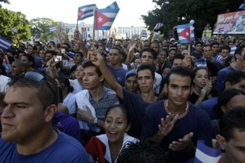 Χιλιάδες Κουβανοί παρακολούθησαν την ομιλία του Φιντέλ Κάστρο