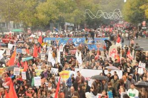 Από τη μεγάλη διαδήλωση στη Λισαβόνα