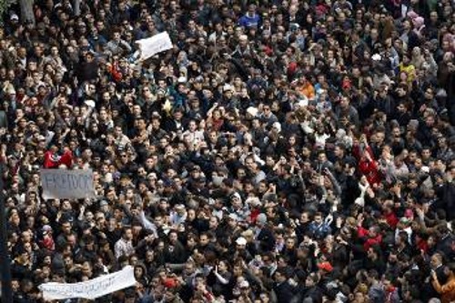 Μαζικές ήταν χτες οι λαϊκές αντιδράσεις στην Τύνιδα