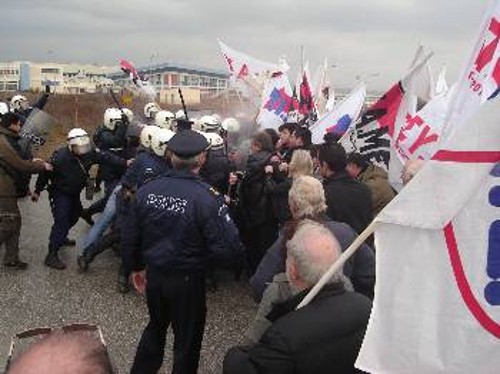 Με γκλομπ και δακρυγόνα έγινε προσπάθεια να κατασταλεί η κινητοποίηση