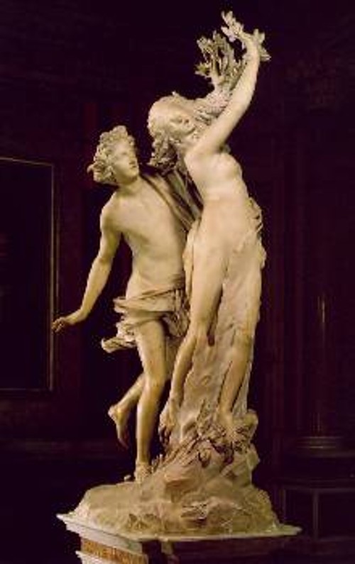 «Τη Δάφνη πρωταγάπησε κάποτε ο Απόλλων, που από θυμό τον έσπρωξε ο Ερωτας σε εκείνη» (Οβίδιος). Απόλλων και Δάφνη (1623) έργο του Ιταλού γλύπτη και αρχιτέκτονα Τζαν Λορέντσο Μπερνίνι που αναπαριστά με μπαρόκ αισθητική το μύθο της Δάφνης