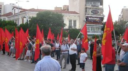 Από τη χτεσινή συγκέντρωση. Στο βήμα, ο Στέφανος Λουκάς