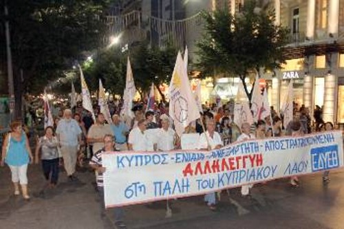 Από την χτεσινή συγκέντρωση μνήμης και αλληλεγγύης στον κυπριακό λαό και την πορεία στους δρόμους της Θεσσαλονίκης