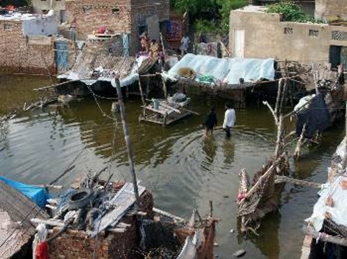 Η φτωχολογιά στο Πακιστάν πληρώνει βαρύ τίμημα από την ανυπαρξία οποιασδήποτε υποδομής