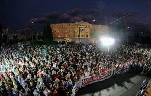 «Βούλιαξε» η πλατεία Συντάγματος